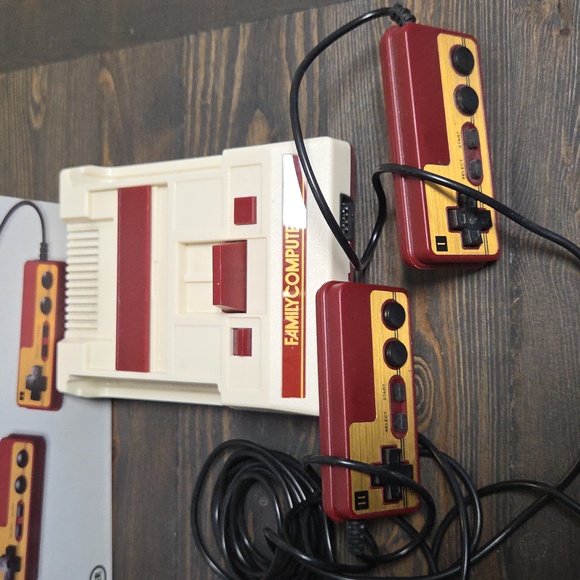 Retro Family Computer Console with Controllers Nintendo mini clone - Picture 2 of 8